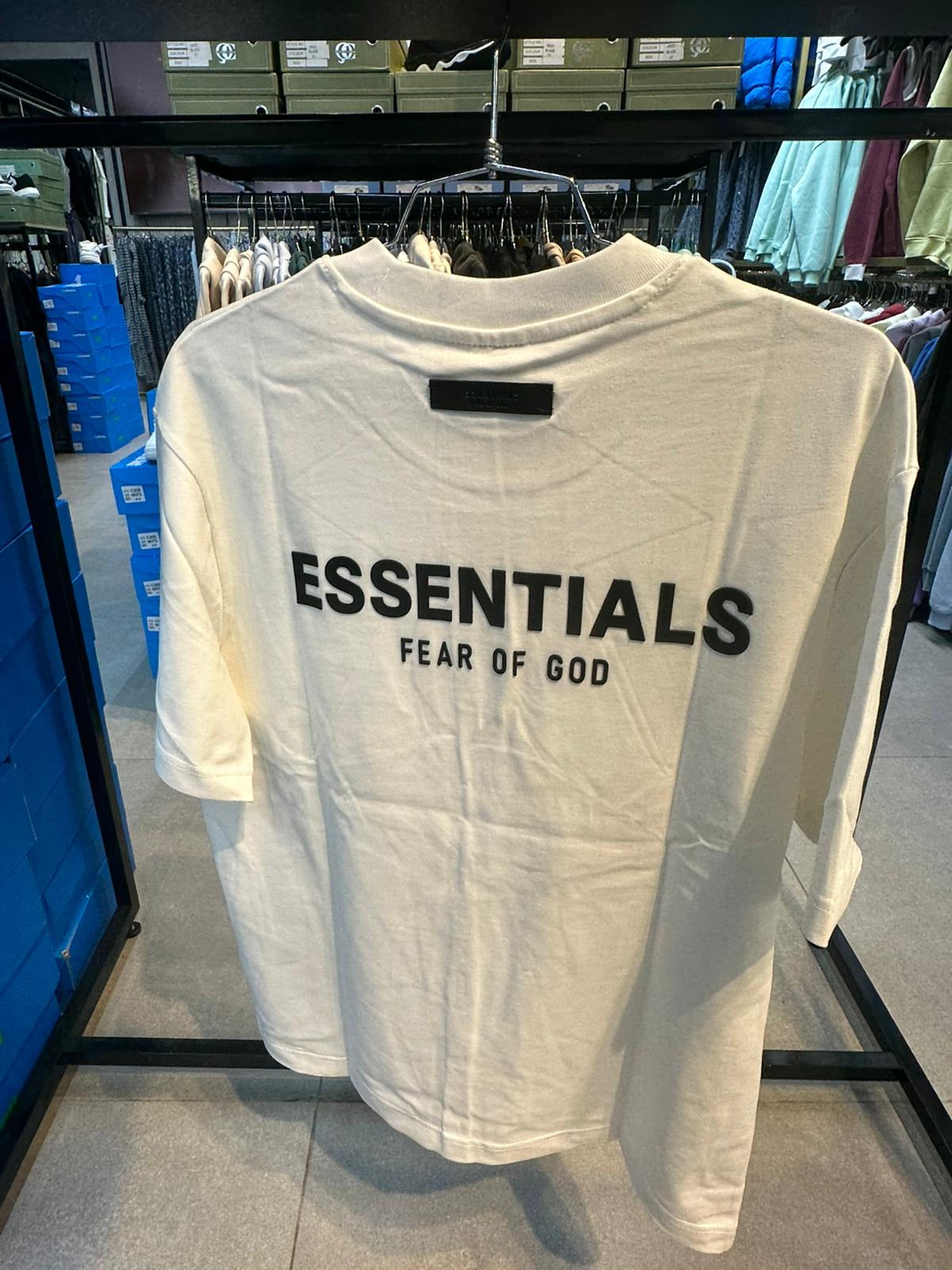 ESSENTIALS-חולצה לגבר