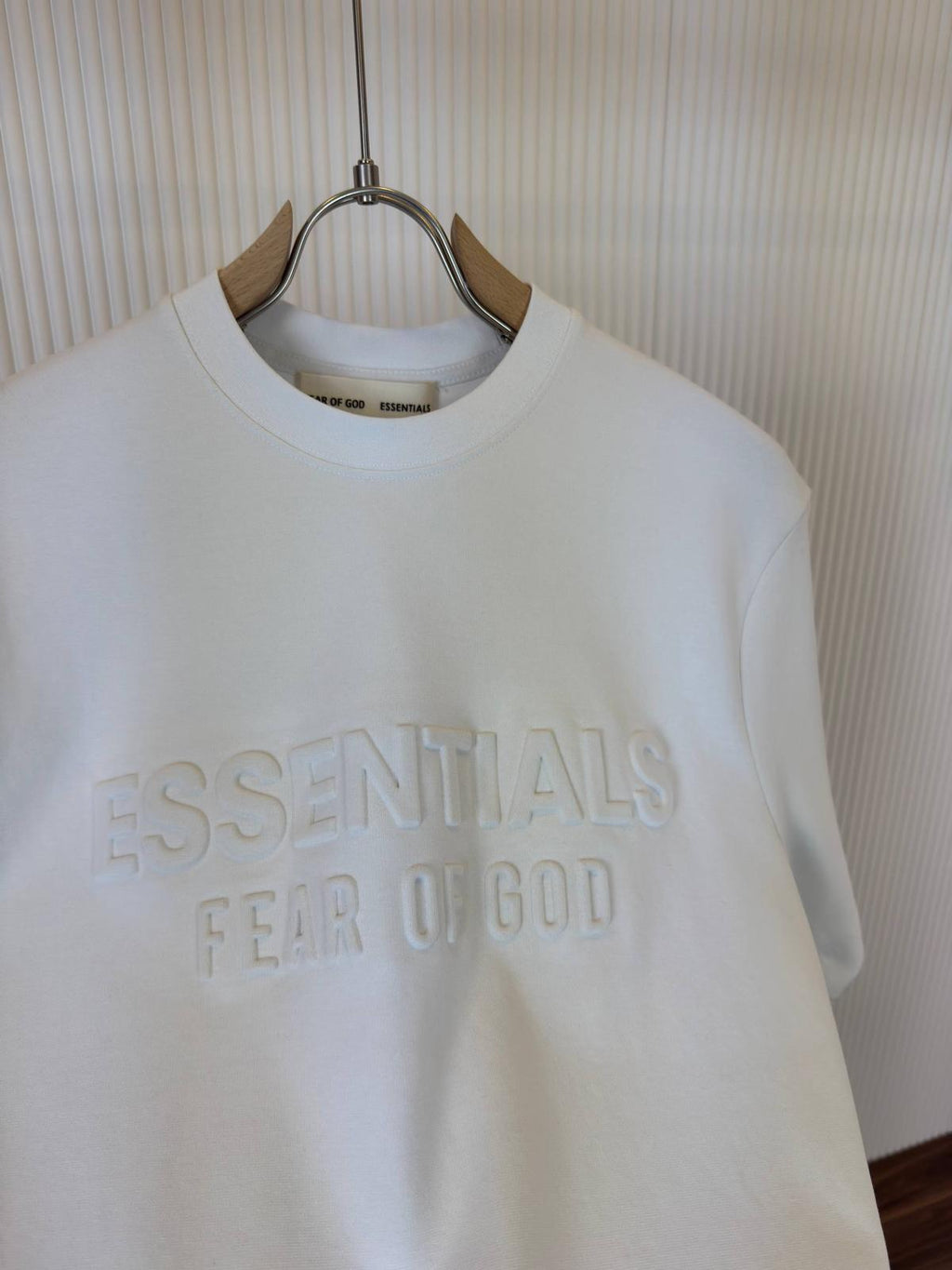 ESSENTIALS-חולצה לגבר