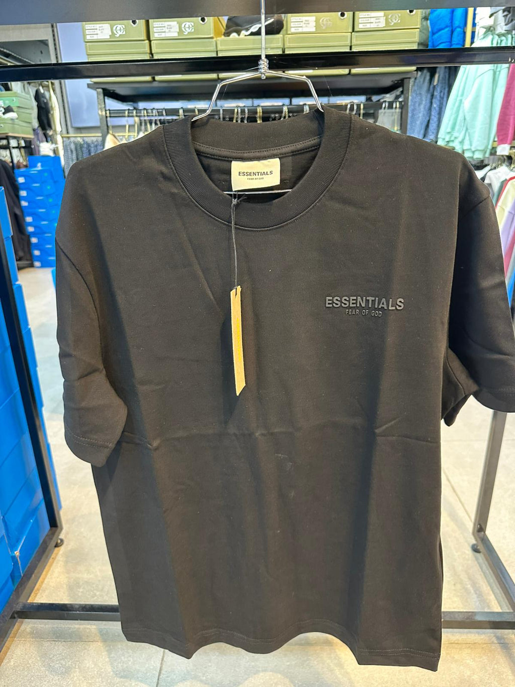 ESSENTIALS-חולצה לגבר