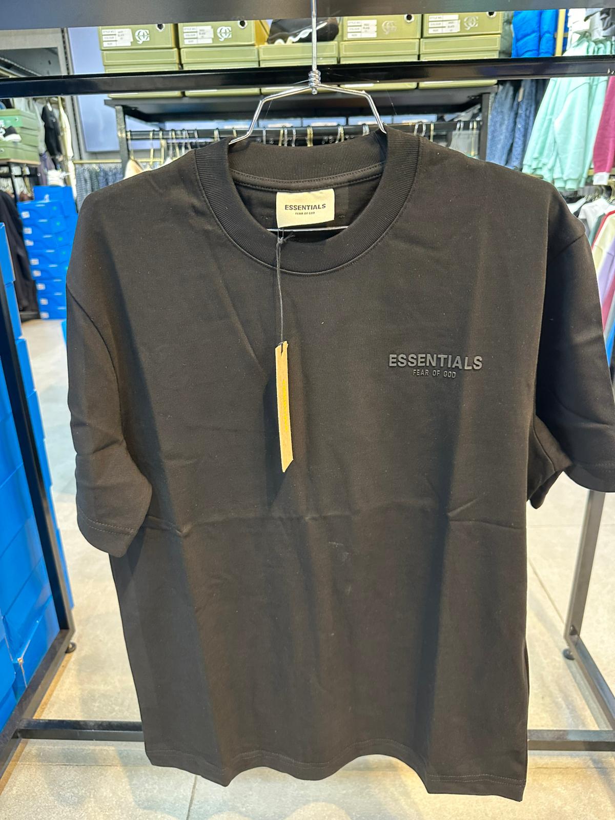 ESSENTIALS-חולצה לגבר
