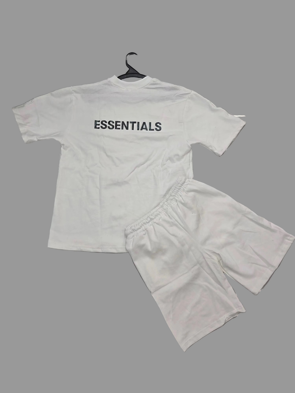 חליפת קיץ לגבר-ESSENTILALS